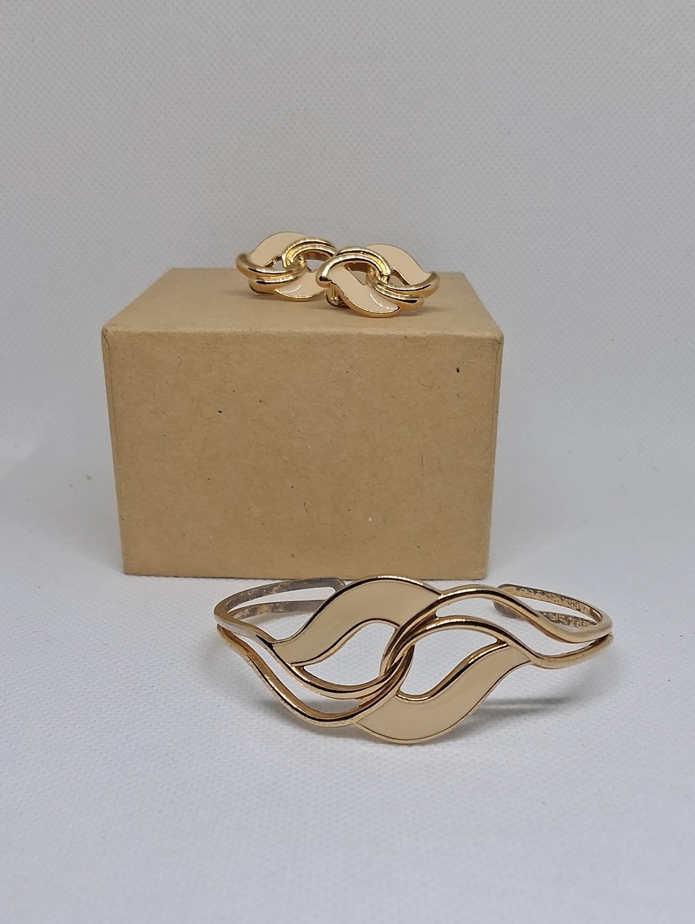Gold Wave Cuff Bracelet and Clip-on Earrings Set - Elegant Women's Jewelry